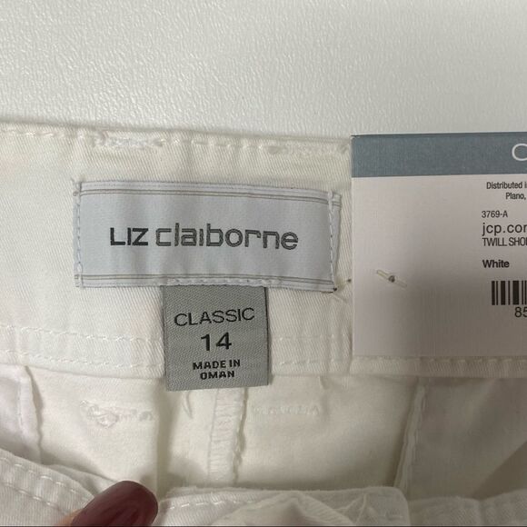 Liz Claiborne | NWT Classic White Shorts - Picture 2 of 6